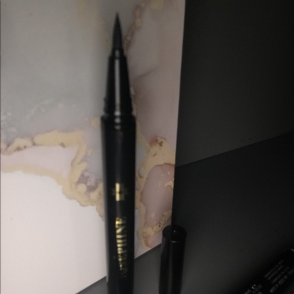 2/$25 💋 New Define Waterproof Graphic Liquid Eyeliner - Picture 2 of 2